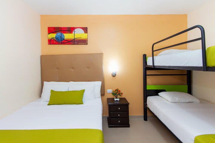 Azu�n Suites Hotel