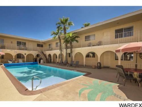 Hotel Hidden Palms Resort & Condominiums