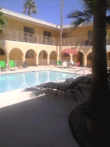 Hotel Hidden Palms Resort & Condominiums