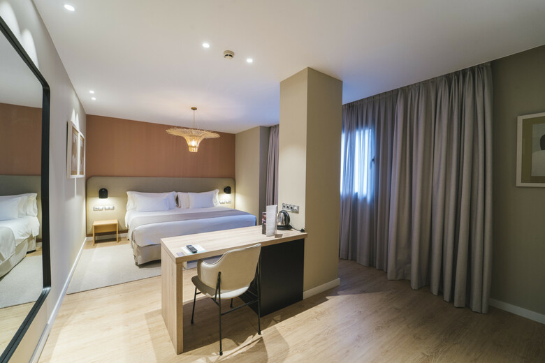 Hotel Barcel� Oviedo Cervantes