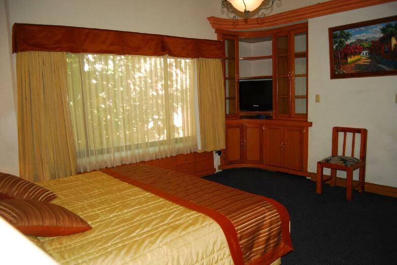 Hotel Suites El Paseo