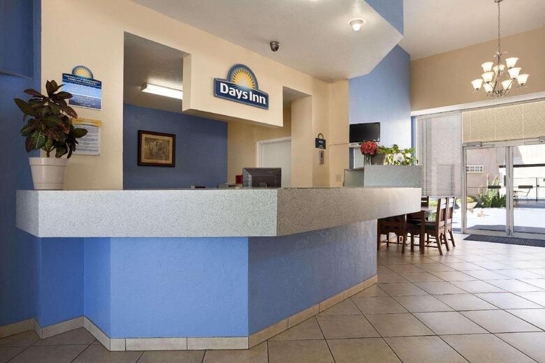Hotel Days Inn & Suites