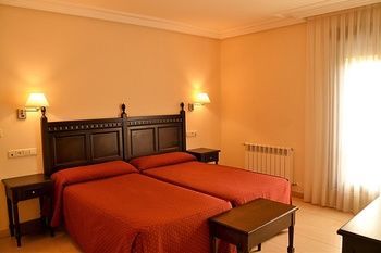 Hotel Restaurante Ribera Del Chicu