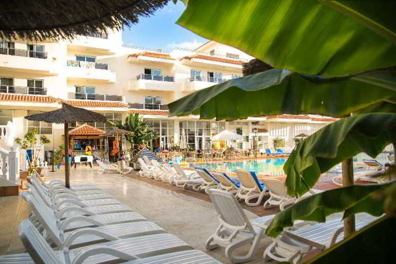 Oro Blanco Apartments