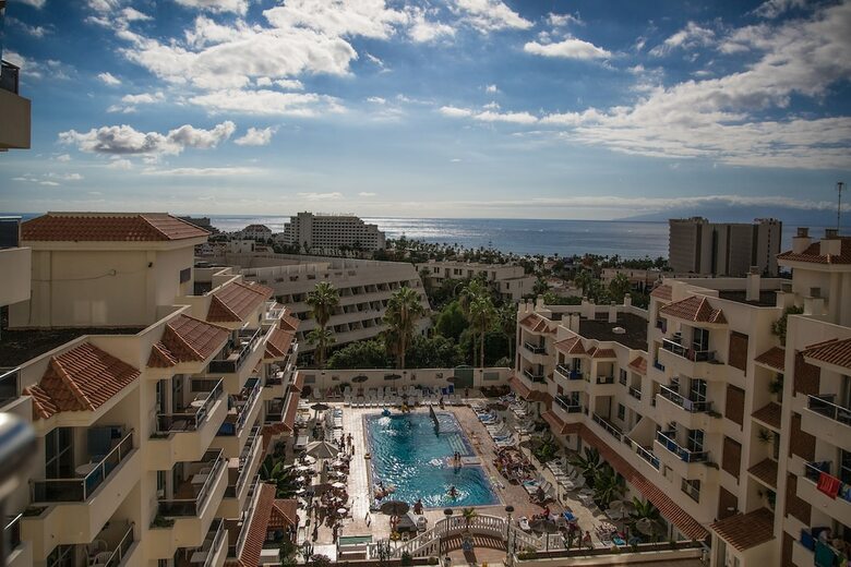 Oro Blanco Apartments