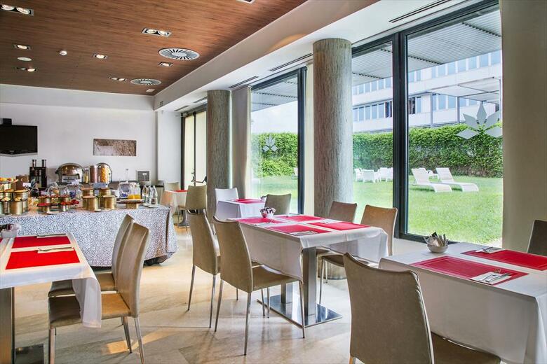 Azz Valencia T�ctica Hotel