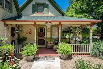Bed & Breakfast Heart Of The Hills Inn
