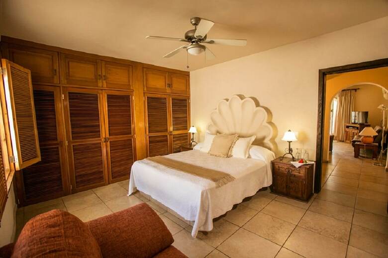 Hotel & Suites El Moro