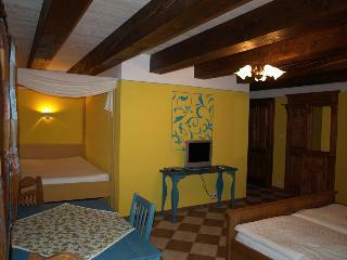Hostal Pension Amadeus & Apartments