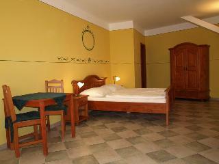 Hostal Pension Amadeus & Apartments