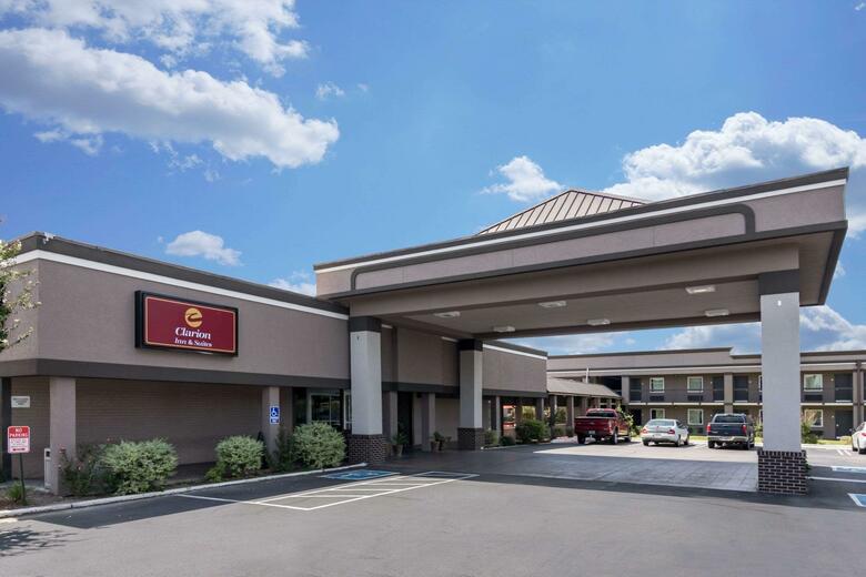 Hotel Clarion Inn & Suites