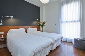 Inside Barcelona Apartments Mercat