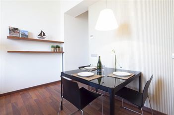 Inside Barcelona Apartments Mercat