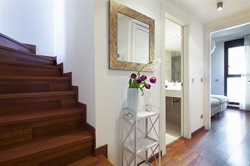 Inside Barcelona Apartments Mercat