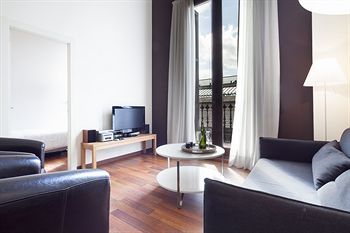 Inside Barcelona Apartments Mercat