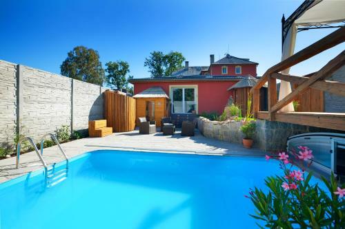 Pytloun Travel Hotel