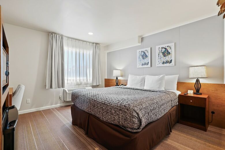 Hotel Brookhurst Plaza Inn