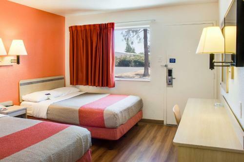 Motel 6 Bakersfield South
