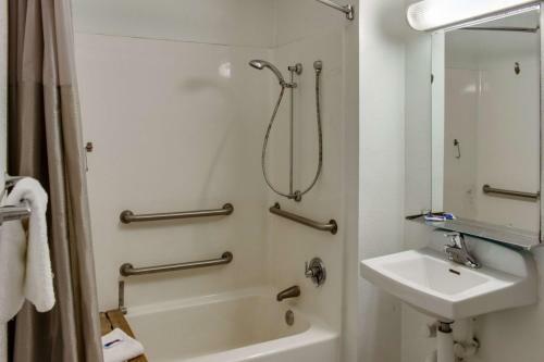 Motel 6 Bakersfield South