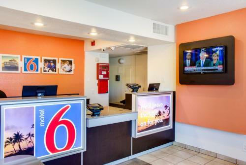 Motel 6 Bakersfield South