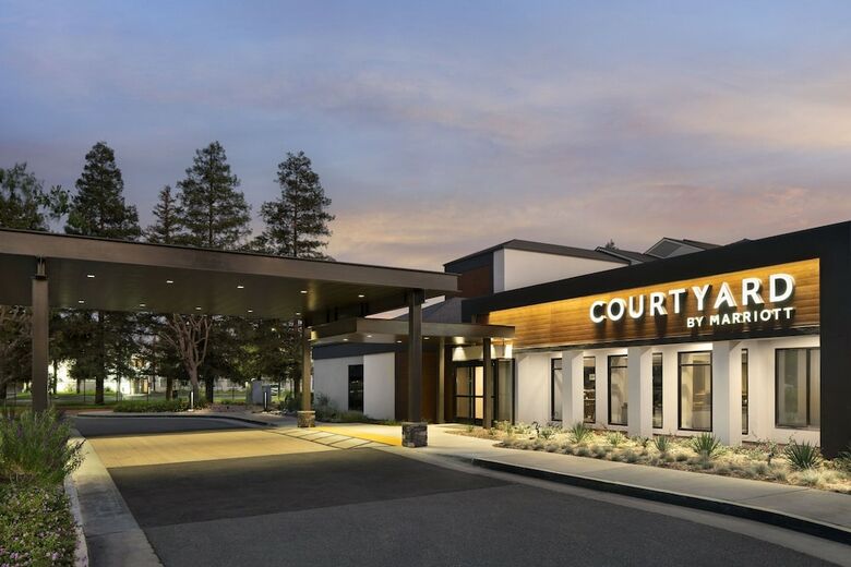 Hotel Courtyard By Marriott Bakersfield