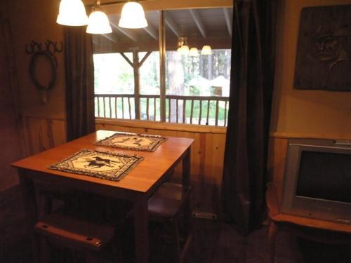 Goldmine Lodge & Black Bear Cottages