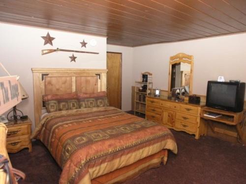 Goldmine Lodge & Black Bear Cottages