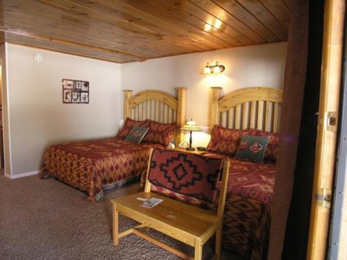 Goldmine Lodge & Black Bear Cottages