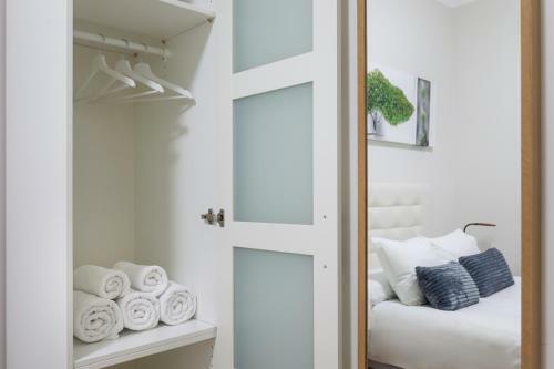 Bcn Whynot Fira Apartments
