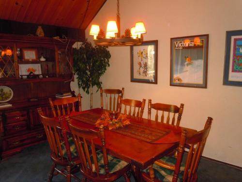 Three-bedroom Deluxe Unit #85 By Escape For All Seasons