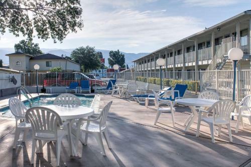 Motel 6-bishop, Ca