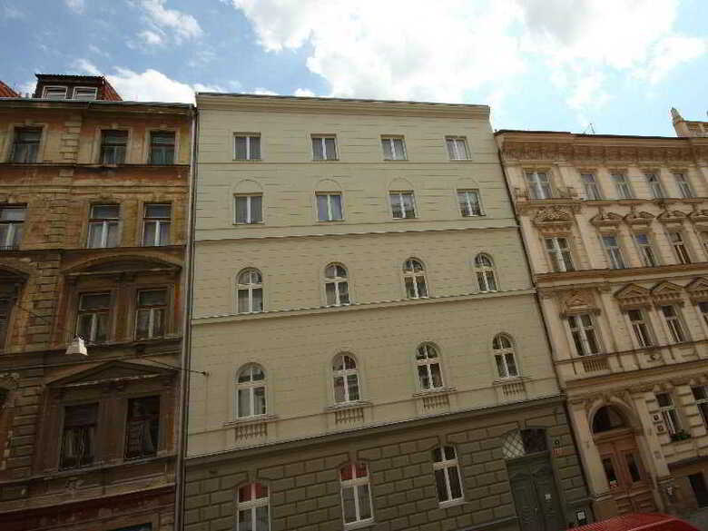Hotel Pure White