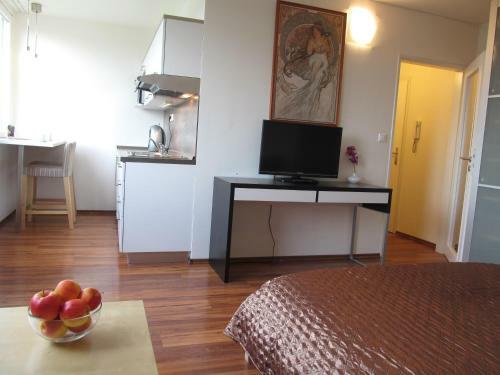 Golden Family Apartments