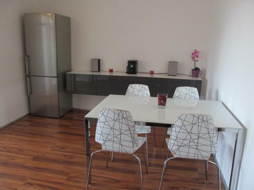 Golden Family Apartments