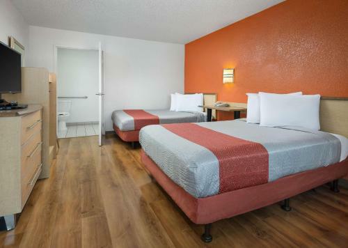 Motel 6 Carlsbad East