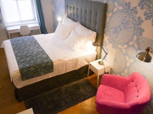 Hotel Dahlia Inn