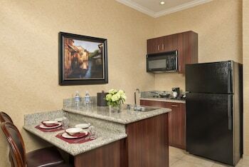 Hotel Ayres Suites Corona West