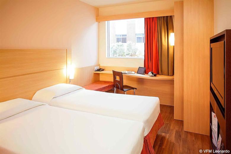 Hotel Ibis Praia De Camburi