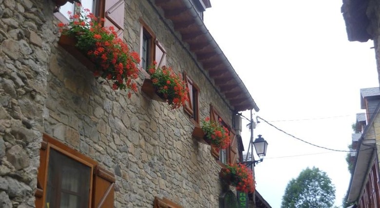 Hotel Escuils Hostal