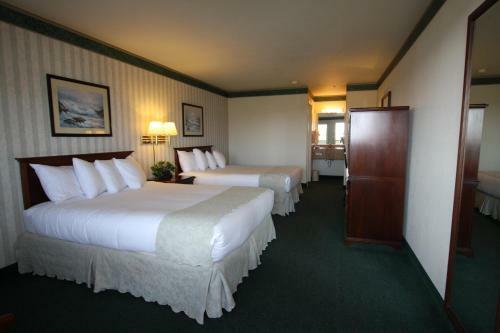 Hotel Emerald Dolphin Inn & Mini Golf