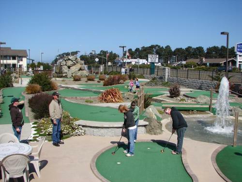 Hotel Emerald Dolphin Inn & Mini Golf