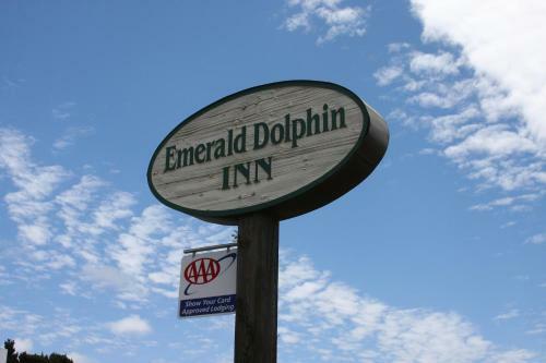 Hotel Emerald Dolphin Inn & Mini Golf