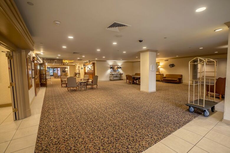 Hotel Piccadilly Inn Airport