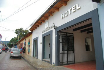 Hotel Jardines De Luz