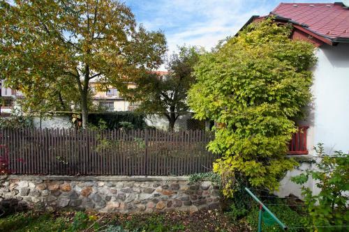 Hostal Penzion A Restaurace Modr� R??e T�bor