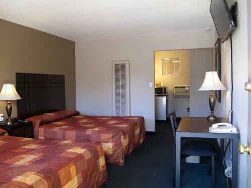 Budget Host Inn Saga Motel