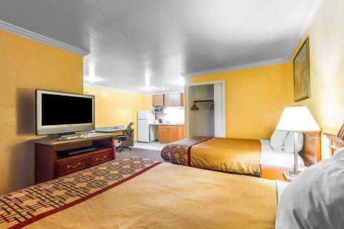 Hotel Rodeway Inn & Suites Hayward