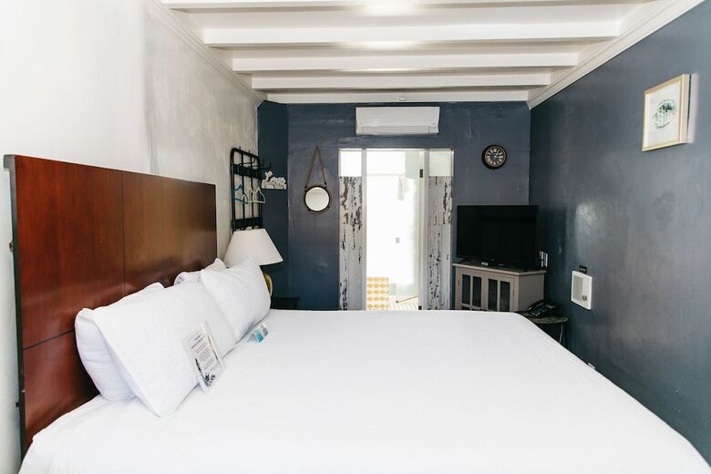 Hotel Seaside Laguna Inn & Suites