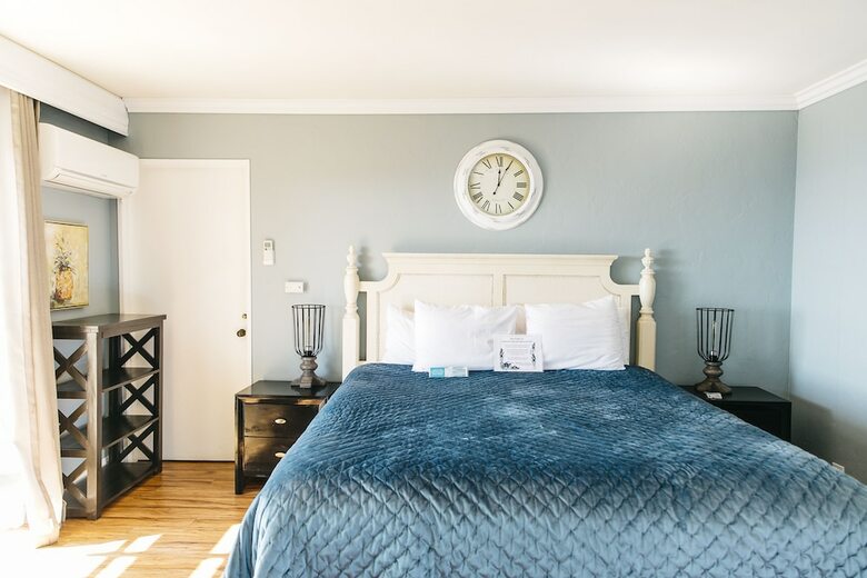 Hotel Seaside Laguna Inn & Suites