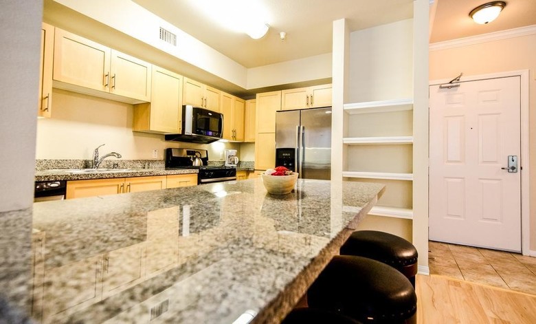 The Hollywood Ray Apartment